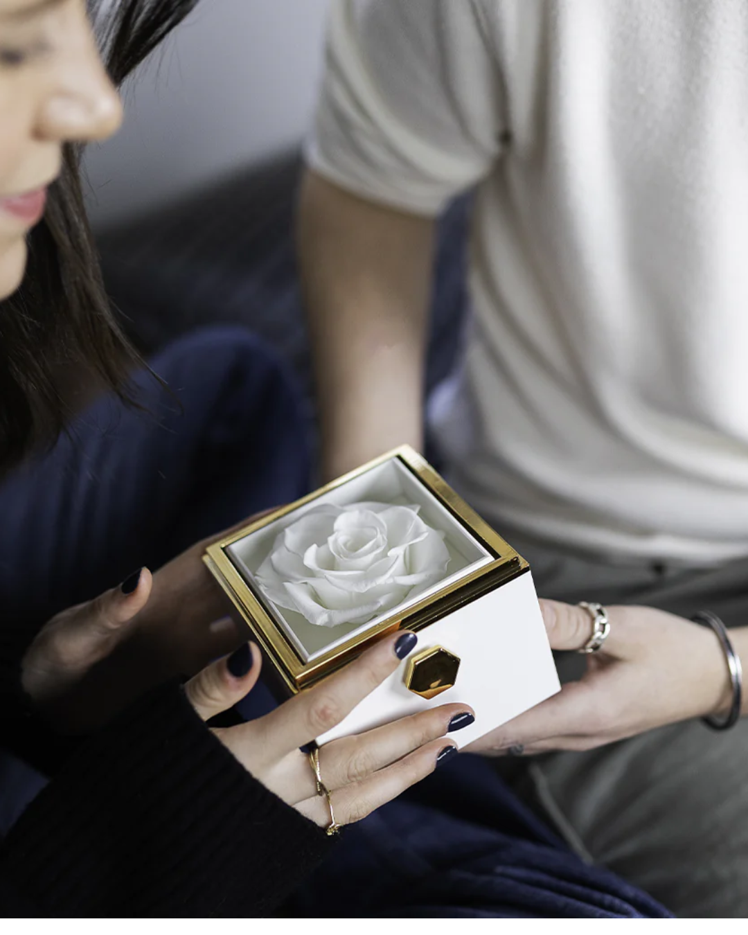 Caixa com Rosa Eterna & Colar Coração Personalizado