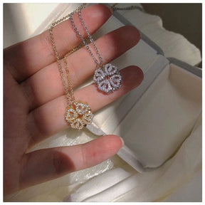 Colar Trevo de Corações com cartão dedicatória